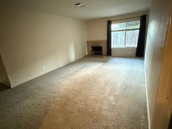 3rd image of 542 Marbella Ln