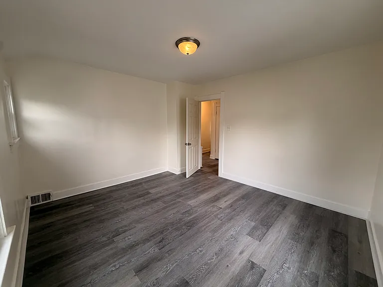 1546 Gould Rd — Photo 2
