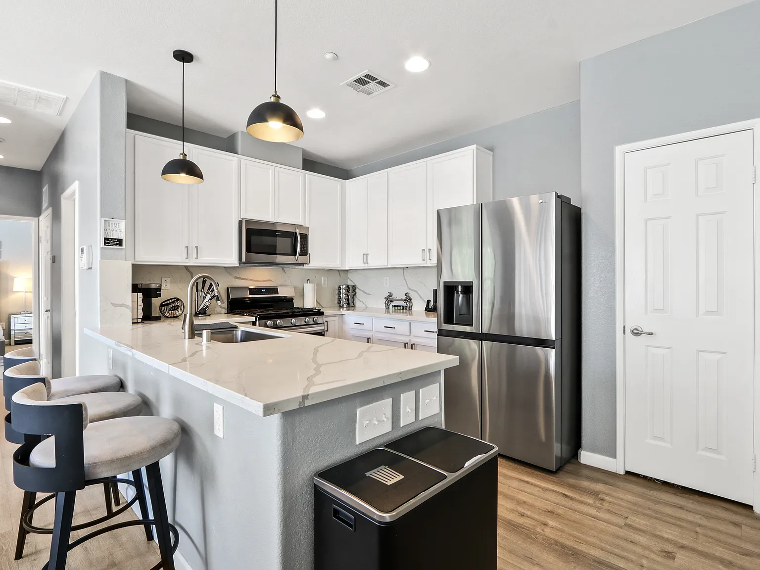 2 bed, 1092 sqft, $2,850 — Photo 3