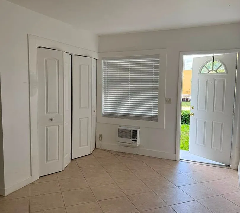 101 SE 9th St