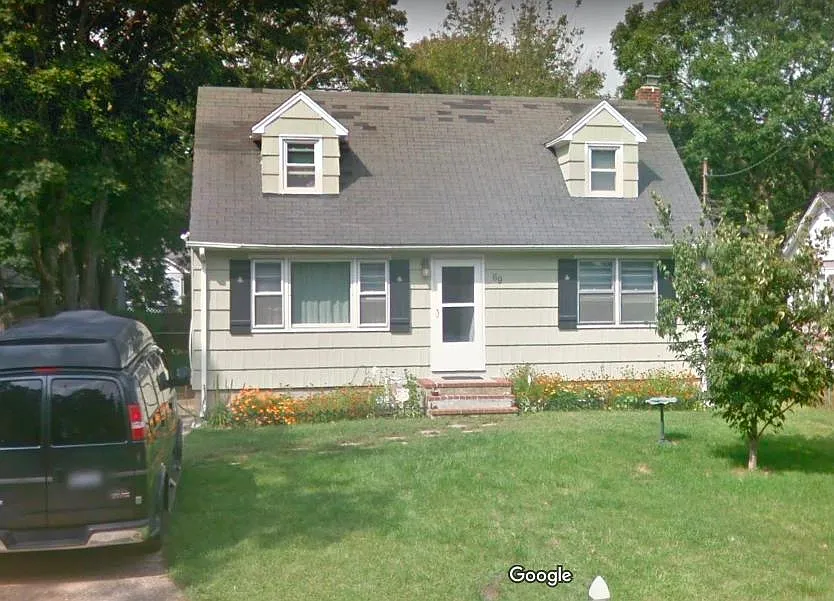 69 Rugby Dr — Photo 1