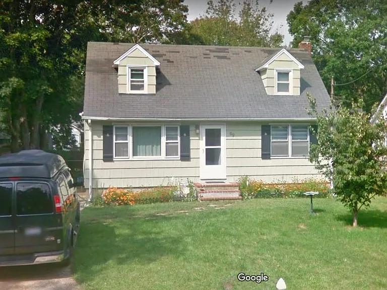 69 Rugby Dr — Photo 1