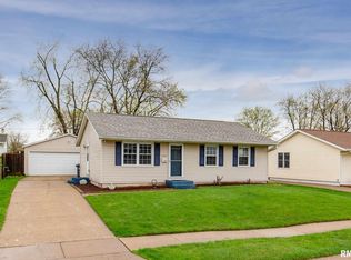 2240 Brookside Dr, Bettendorf, IA 52722