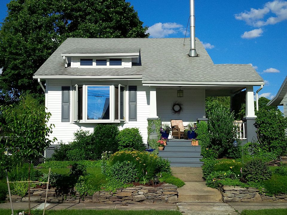 1st image of 27 Maplewood Pl
