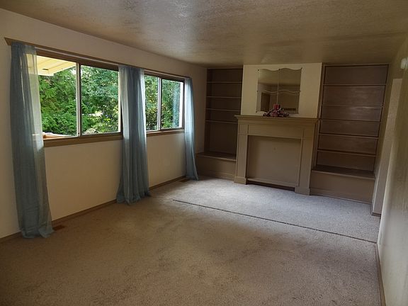 4th image of 17400 Alder Way
