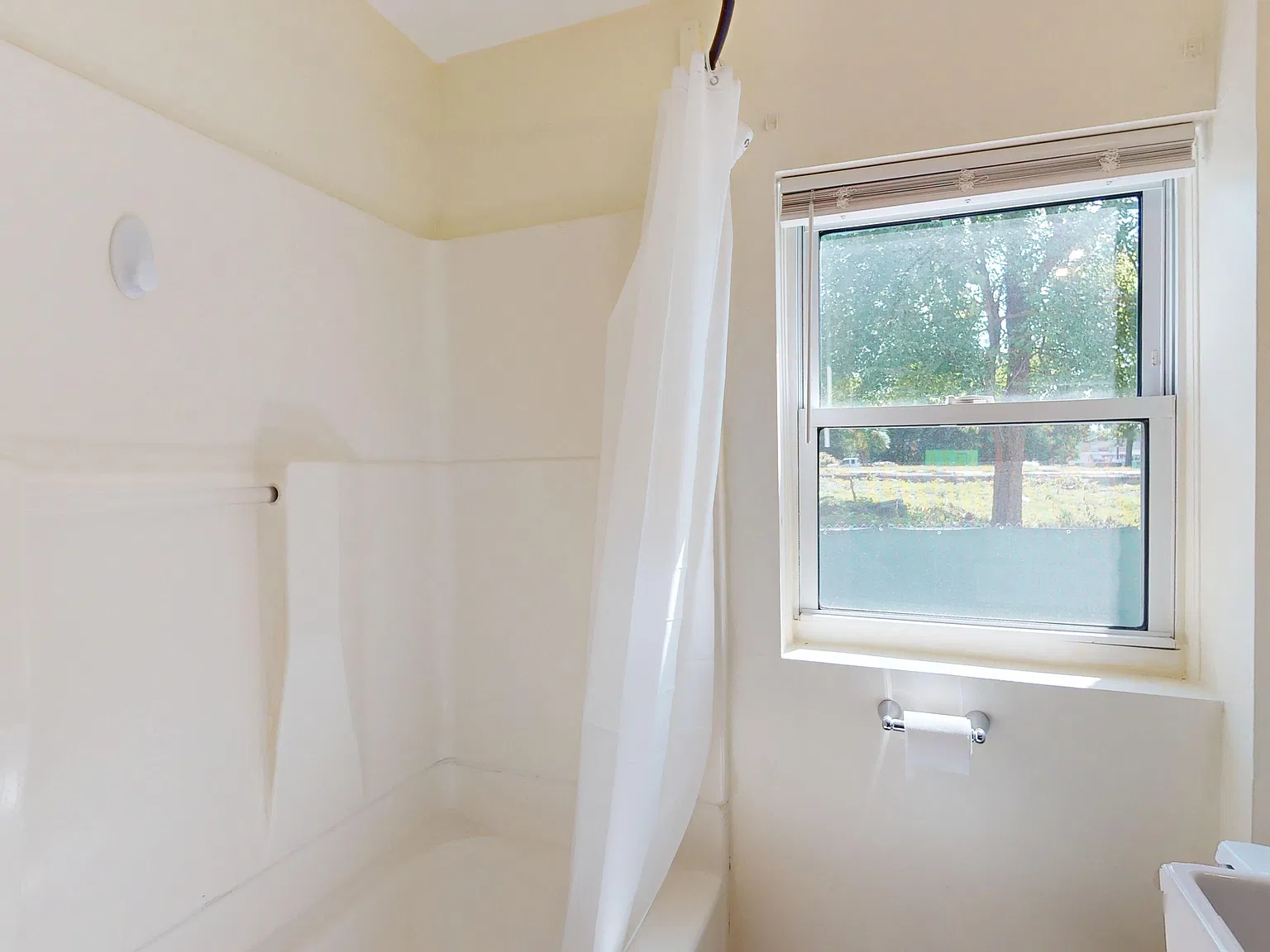 1 bed, 750 sqft, $1,900 — Photo 3