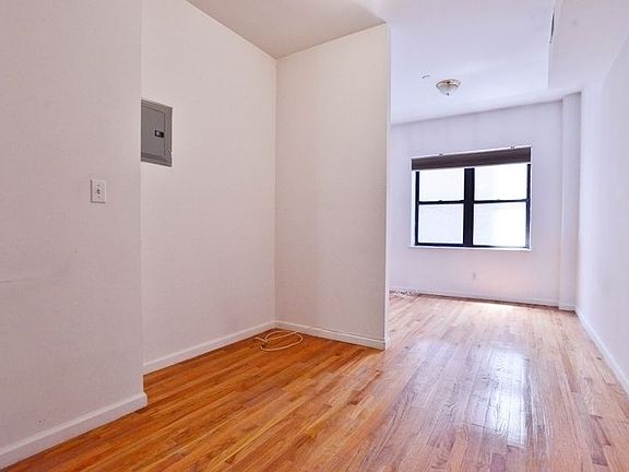 4th image of 52 W 14th St #7