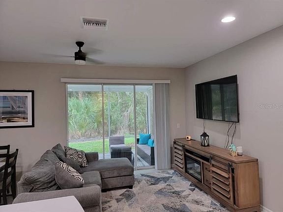 3rd image of 10549 Oakside Dr
