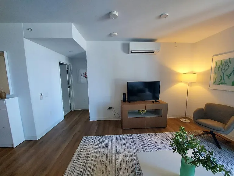 987 Queen St #1008 — Photo 10