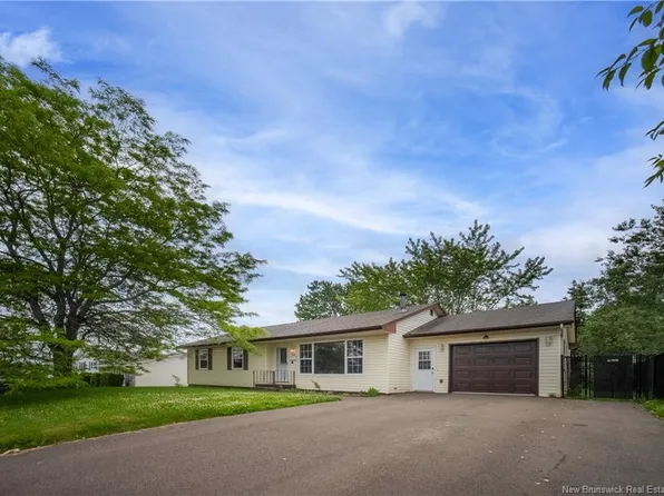 24 Bolton St, Moncton, NB E1E 4H2
