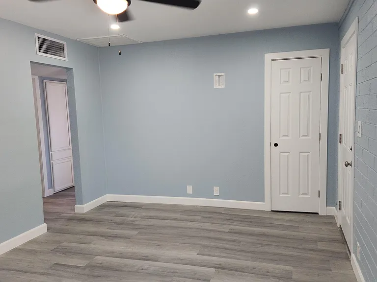 5002 S 36th Dr — Photo 8