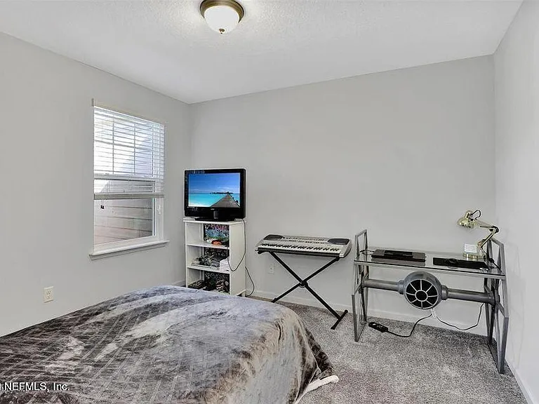 511 Richmond Dr — Photo 10