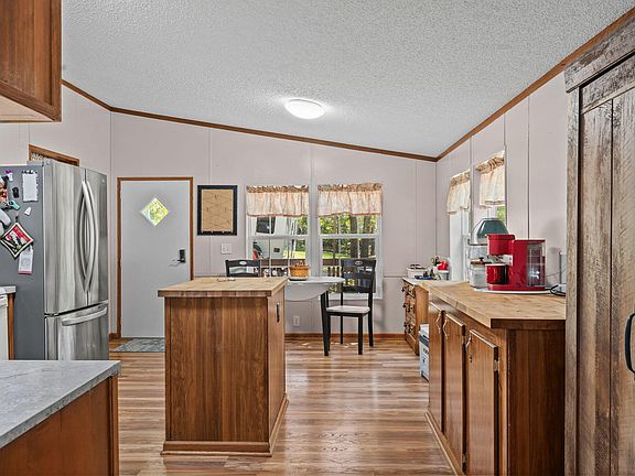 5th image of 156 Badger Lane