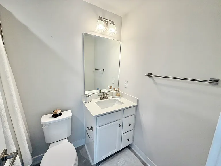 2nd bedroom attached full bathroom