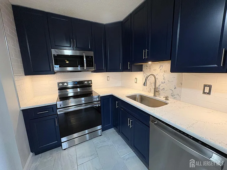 10 N Wood Ave #419 — Photo 2