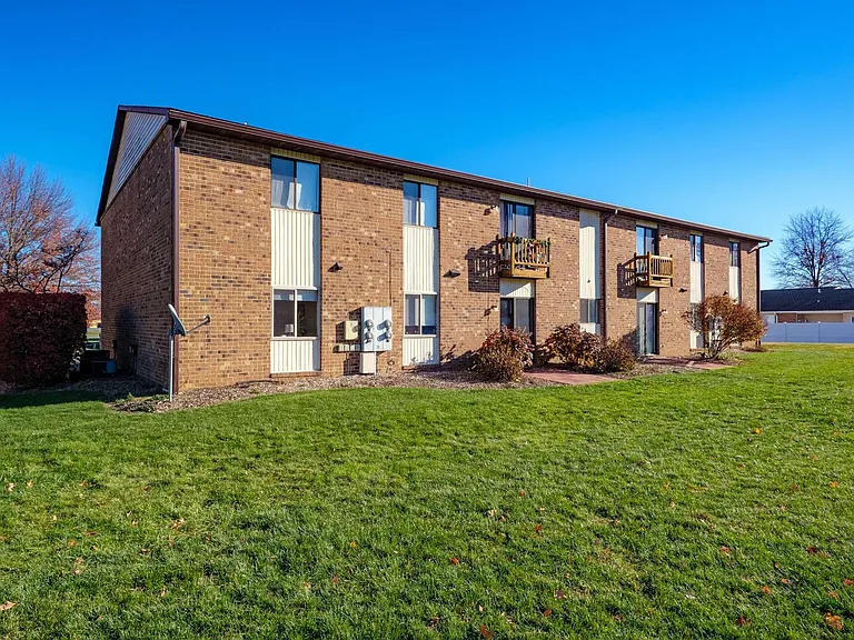 1624 Buttonwood Ct #I — Photo 3