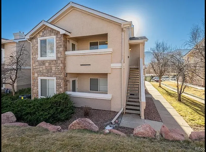 2 bed, 1084 sqft, $1,995 — Photo 1