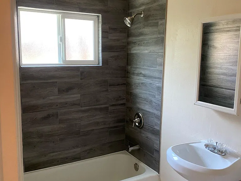 1034 E Grand Ave — Photo 4