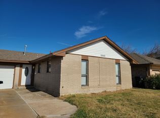 1049 NW 2nd St, Moore, OK 73160