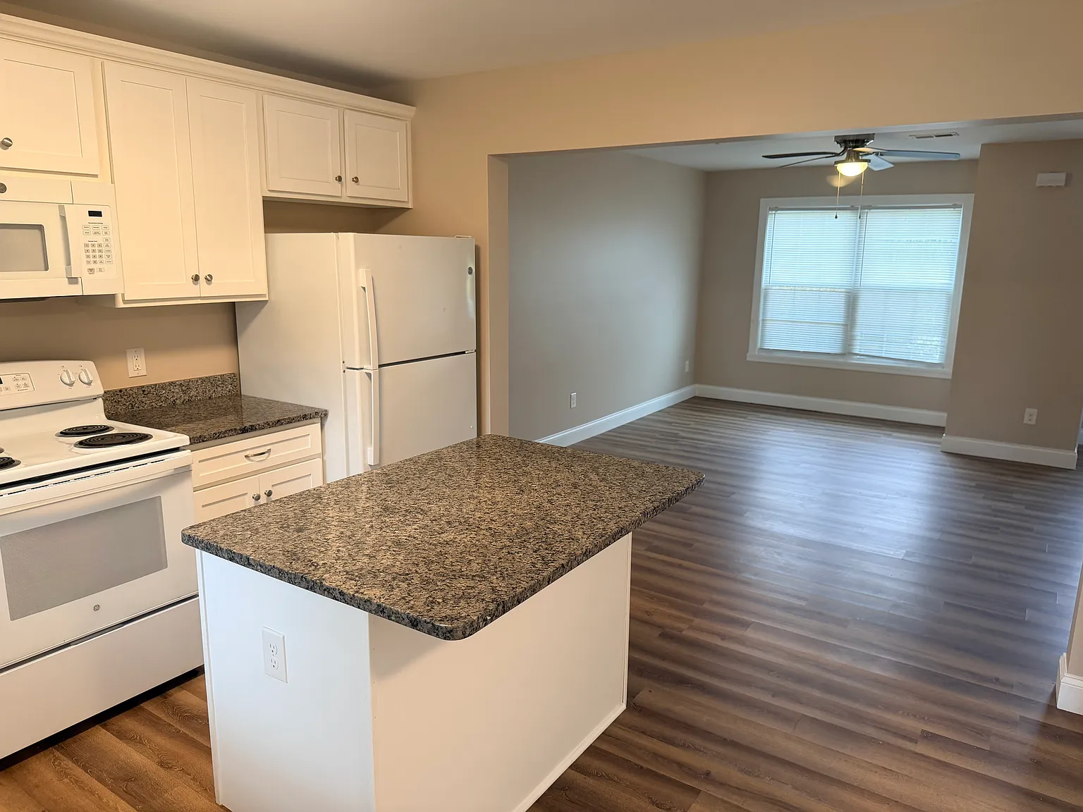 3 bed, 2.5 bath, 1203 sqft, $1,625 — Photo 4