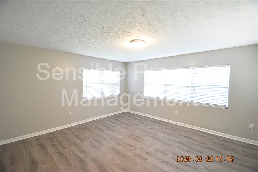 3 bed, 1212 sqft, $1,550 — Photo 2