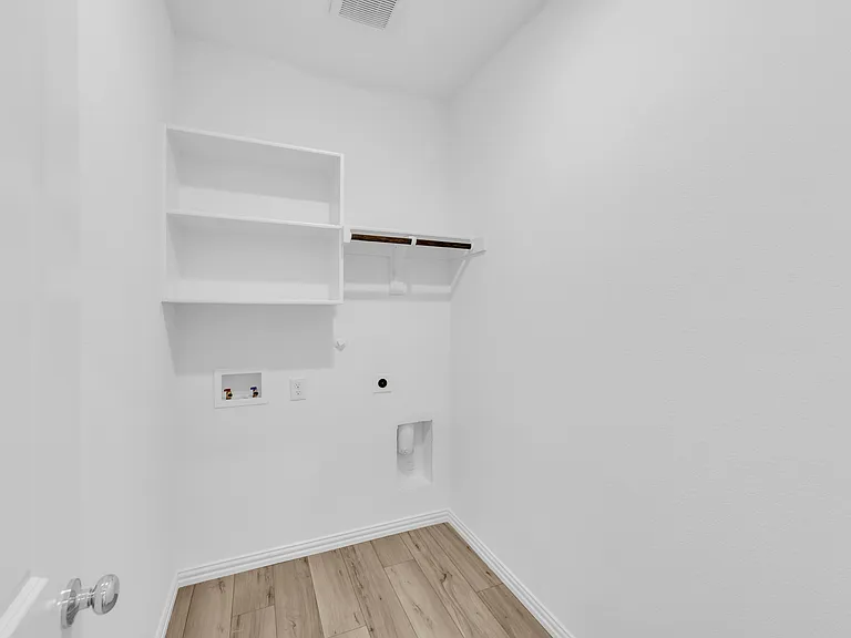 8425 Honeylocust St — Photo 20