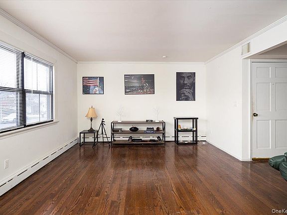 3rd image of 525 E Beech St APT 1