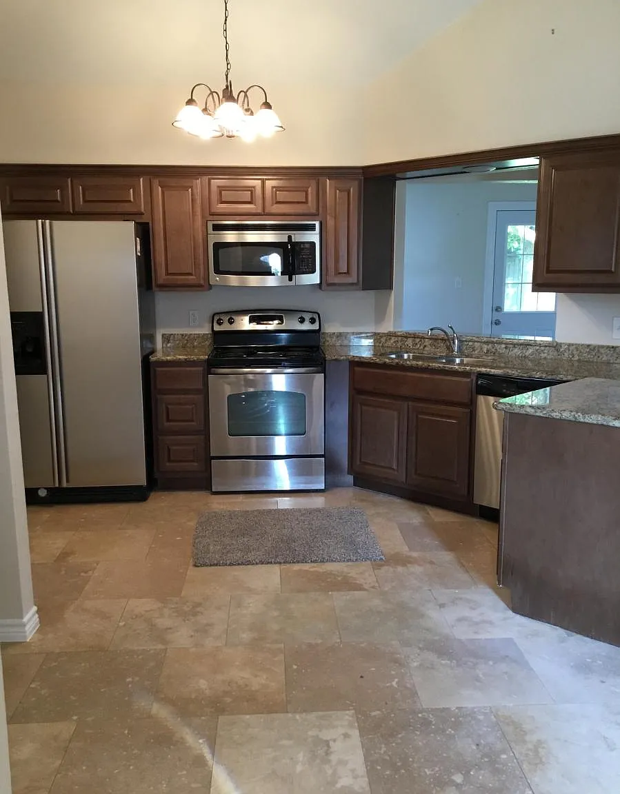 3 bed, 1320 sqft, $1,900 — Photo 3