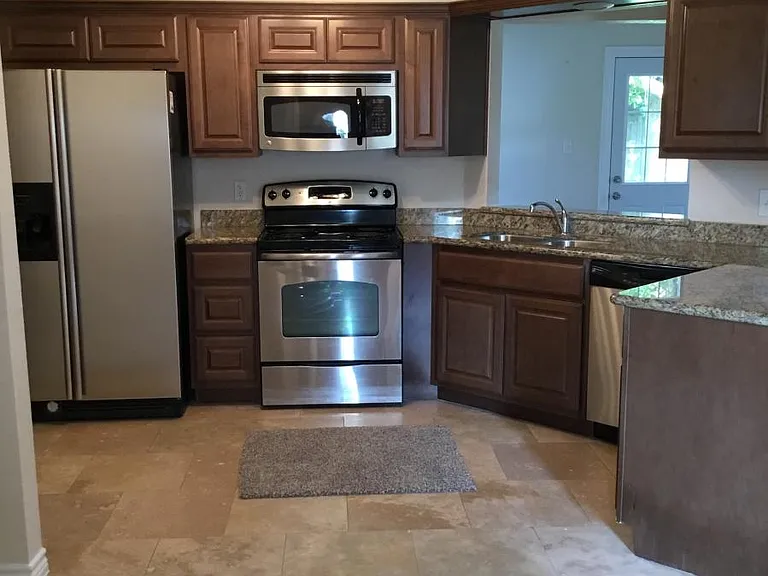 2906 Sand Reef Ct — Photo 3