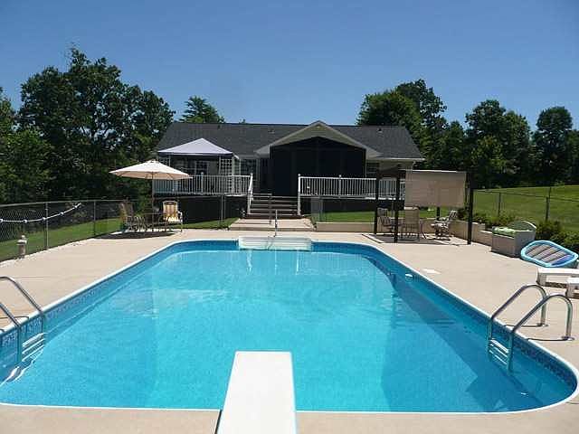 2nd image of 404 Berry Ln