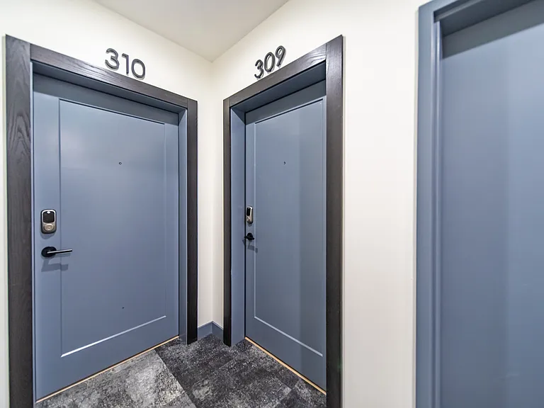 320 19th Ave SW — Photo 33