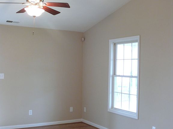 5th image of 2708 Lyndhurst St NW