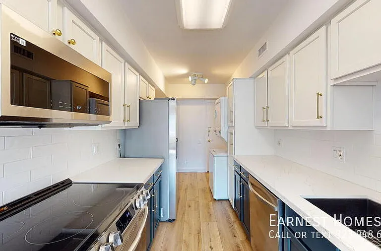4915 Tyrone Ave #204 — Photo 8
