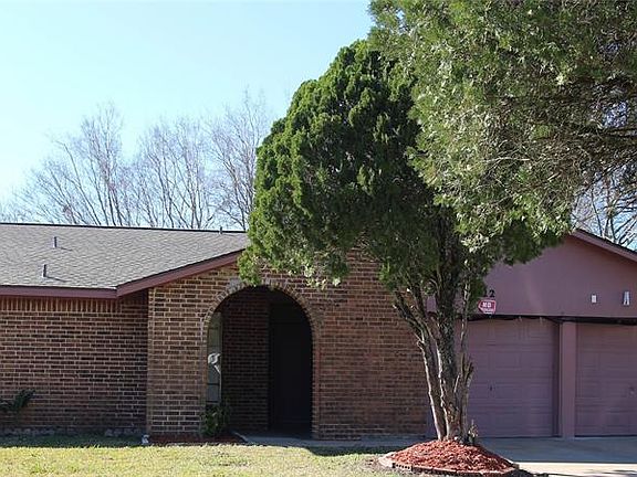 2nd image of 15922 Willbriar Ln