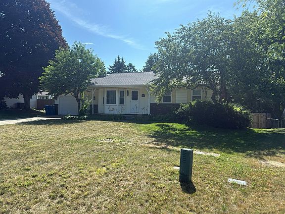 2nd image of 1702 Honeybrook Dr