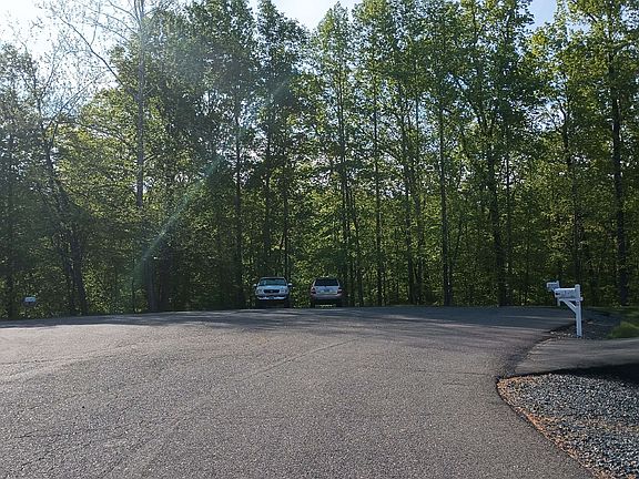 4th image of Lien 13 Queensmill Ct