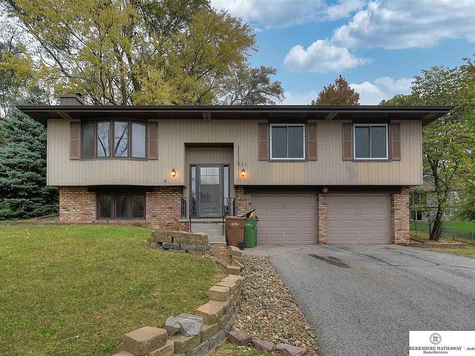 1st image of 211 Douglas Dr