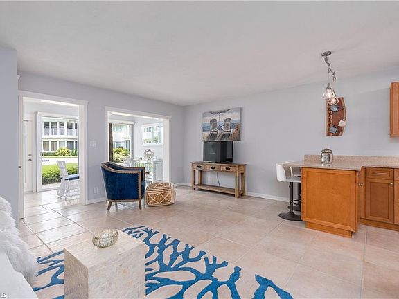 4th image of 340 Harbour Dr #340