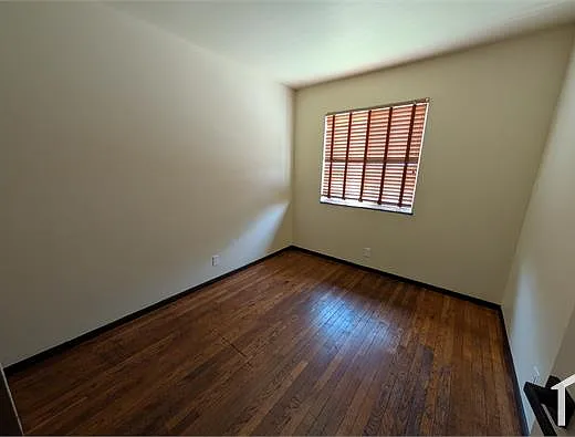 2239 University St — Photo 6