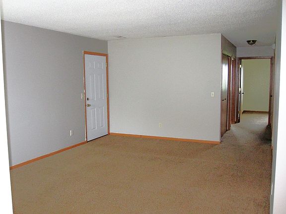 3rd image of 626 W 8th St #A