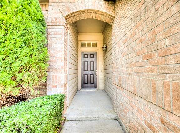 4th image of 4701 Barnhill Ln