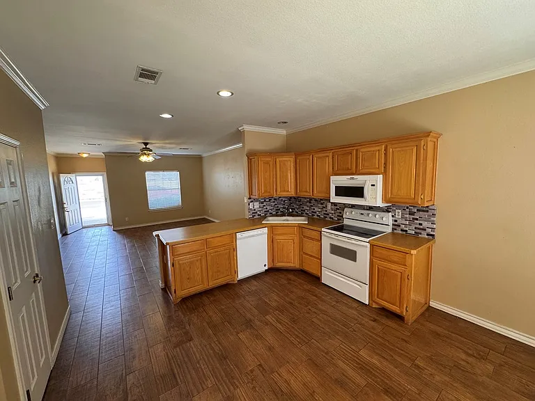 4503 Crockett Ave #B — Photo 10