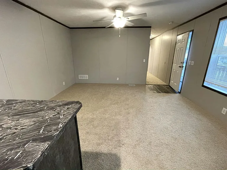 488 Linda Ln — Photo 11