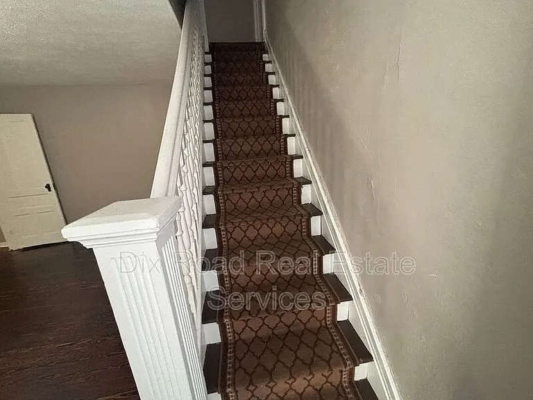 67 S McGee St — Photo 14