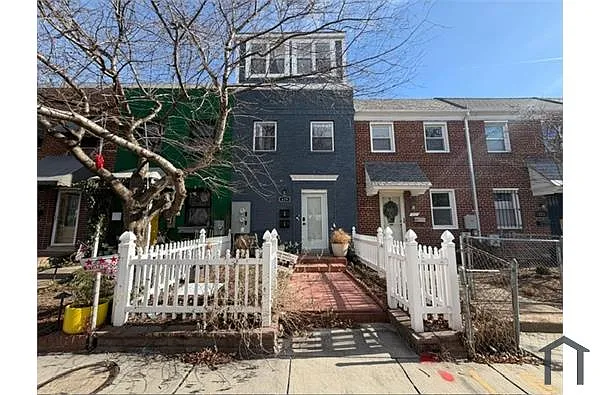 Building Photo - 429 20th St NE #1