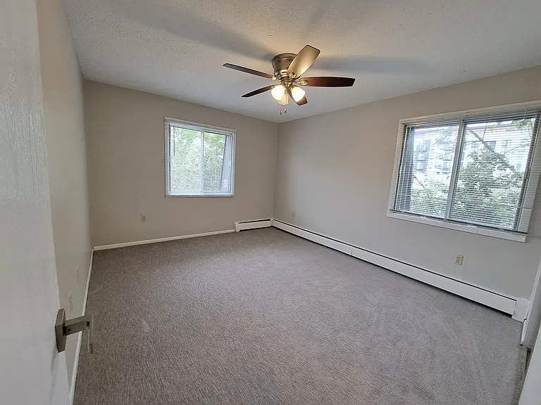 Van Dyke Apartments — Photo 62