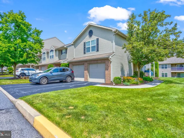 200 Osprey Ln, Hummelstown, PA 17036