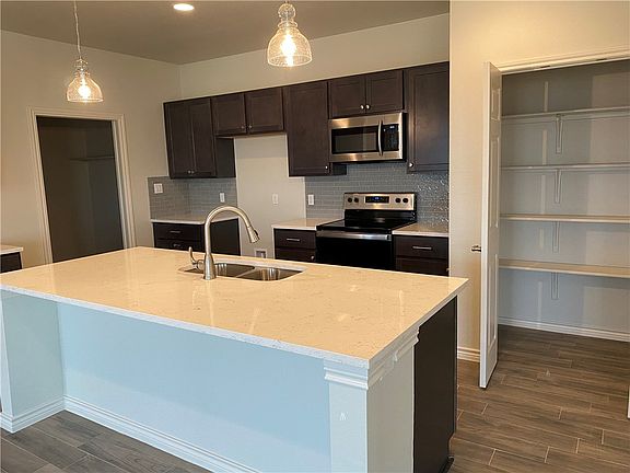 4th image of 525 County Road 306 #B