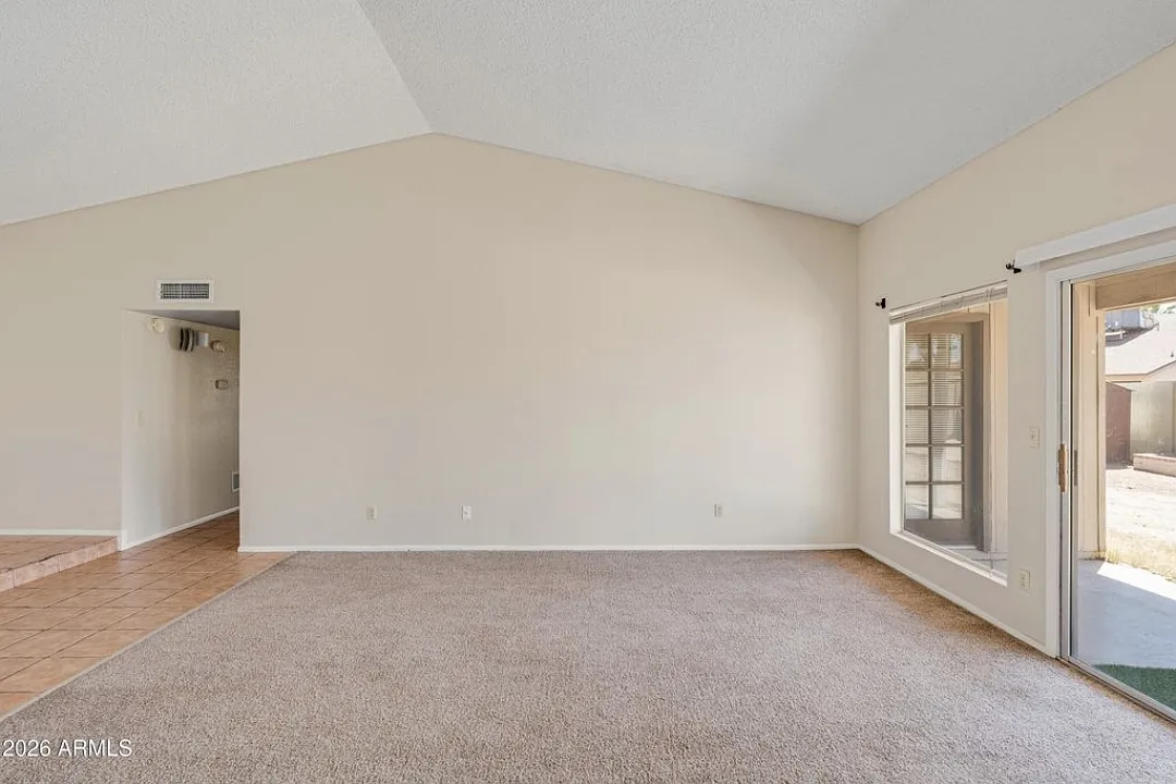 4 bed, 1925 sqft, $2,400 — Photo 2