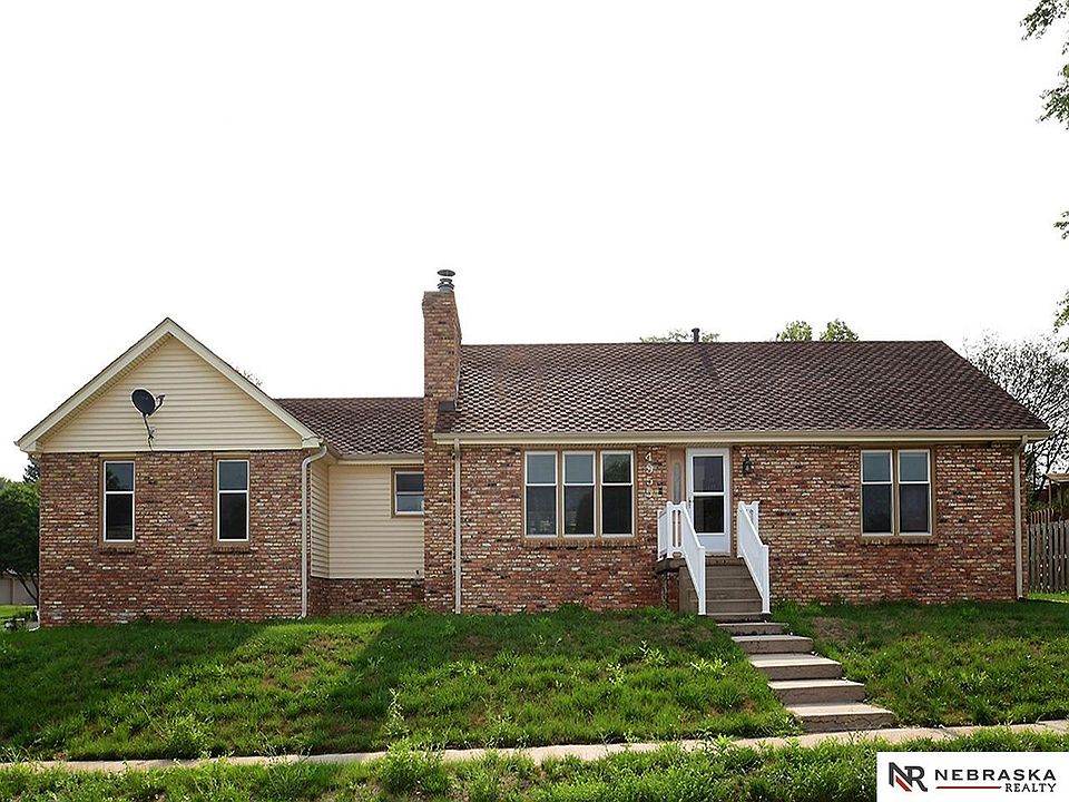 1st image of 4955 Lakeshore Dr